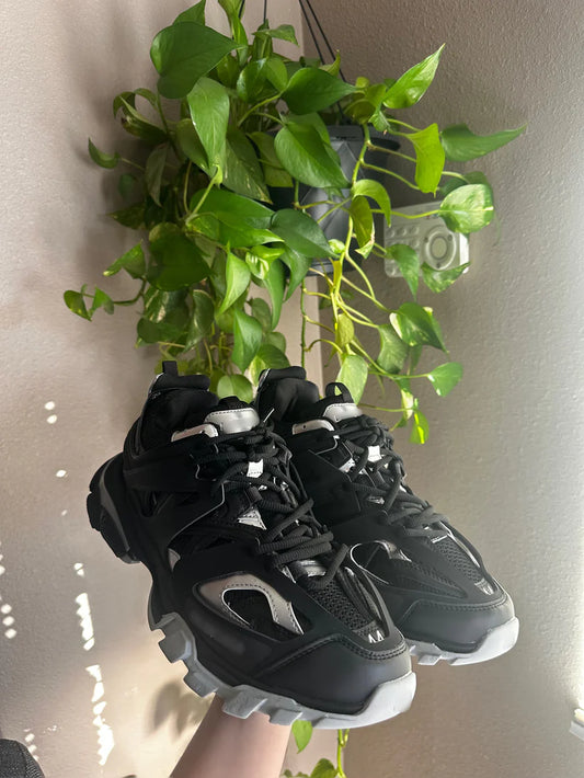 Black & Silver Agas Track